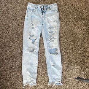American Eagle light wash mom Jeans, size 2